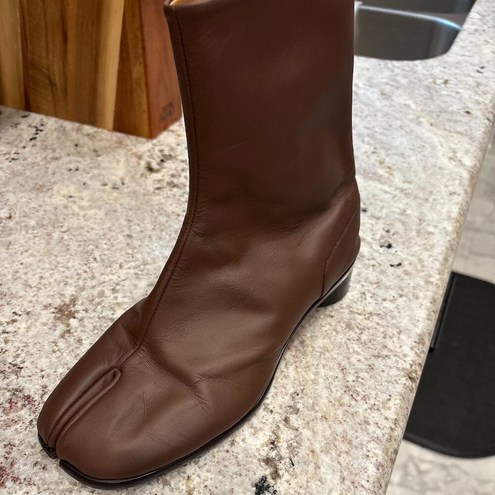 Maison Margiela Camel Leather Tabi Ankle Boots: 41